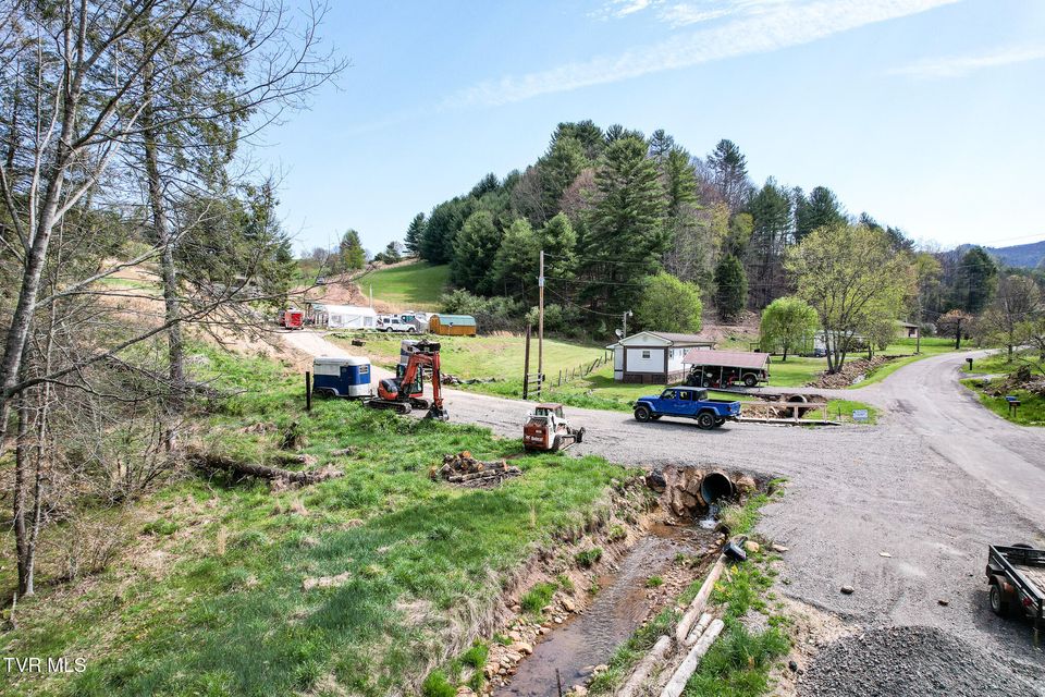 Photo #27: 887 Mill Creek Road