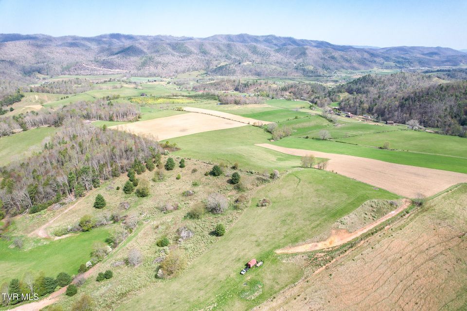 Photo #36: 887 Mill Creek Road
