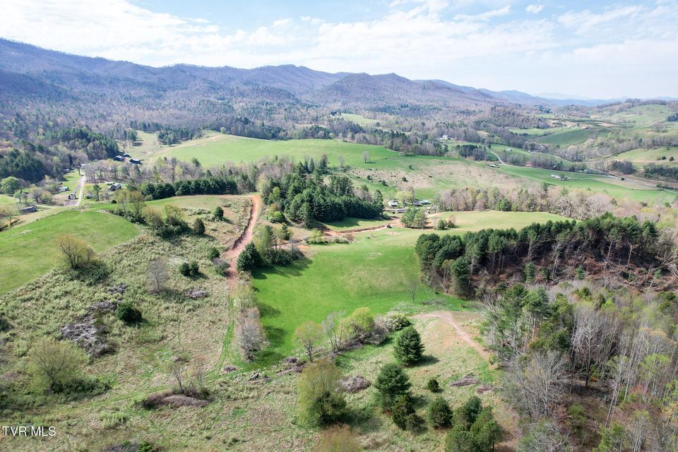 Photo #41: 887 Mill Creek Road