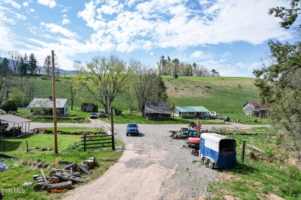 Photo #47: 887 Mill Creek Road