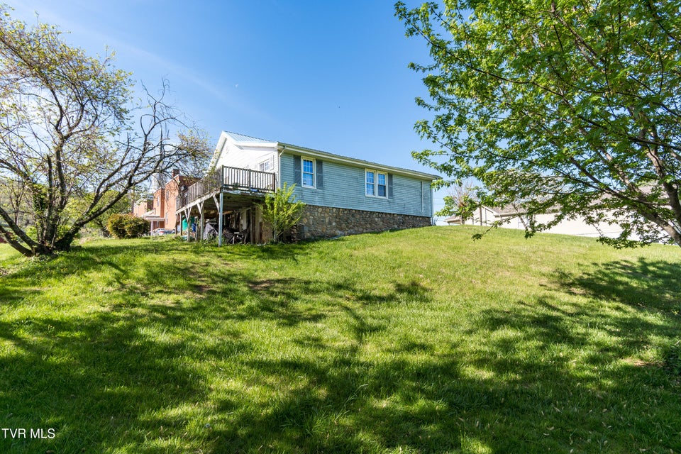 Photo #9: 527 Monroe Street