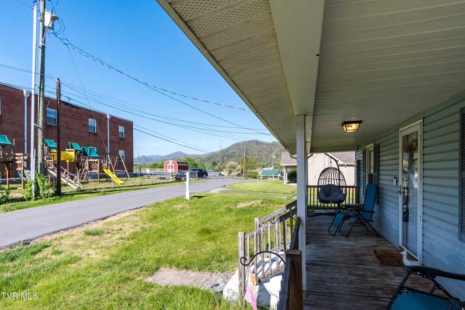 Photo #15: 527 Monroe Street