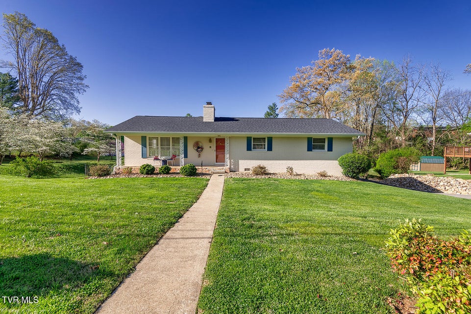 Photo #2: 306 Pinecrest Drive
