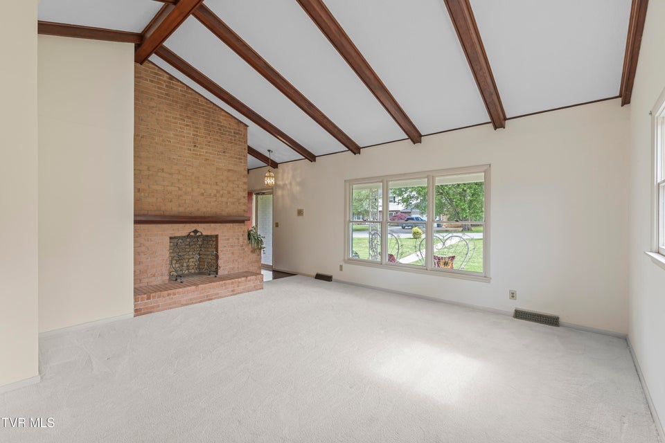 Photo #8: 306 Pinecrest Drive
