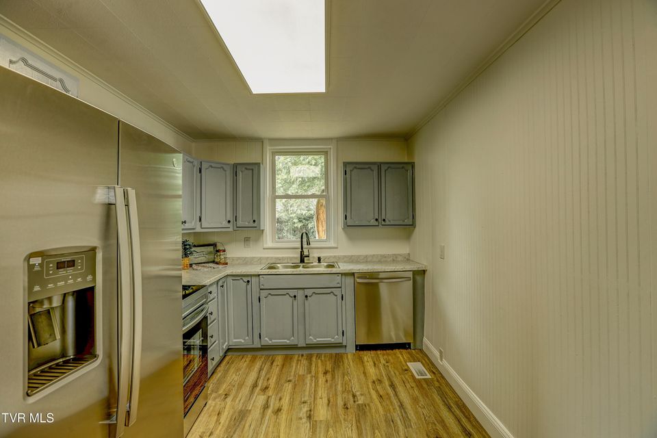 Photo #23: 908 Columbia Road