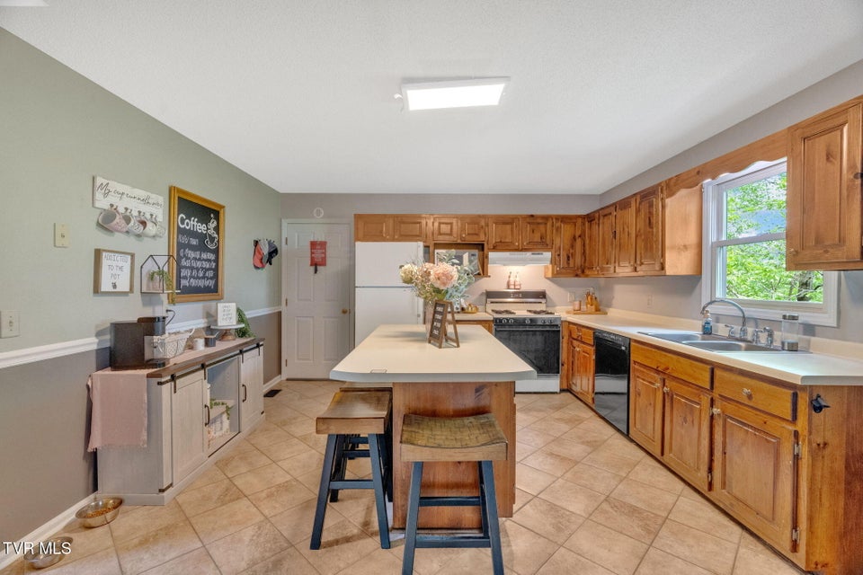 Photo #10: 3943 Bagwell Street