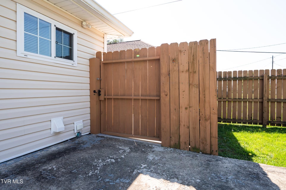 Photo #41: 830 Dale Street