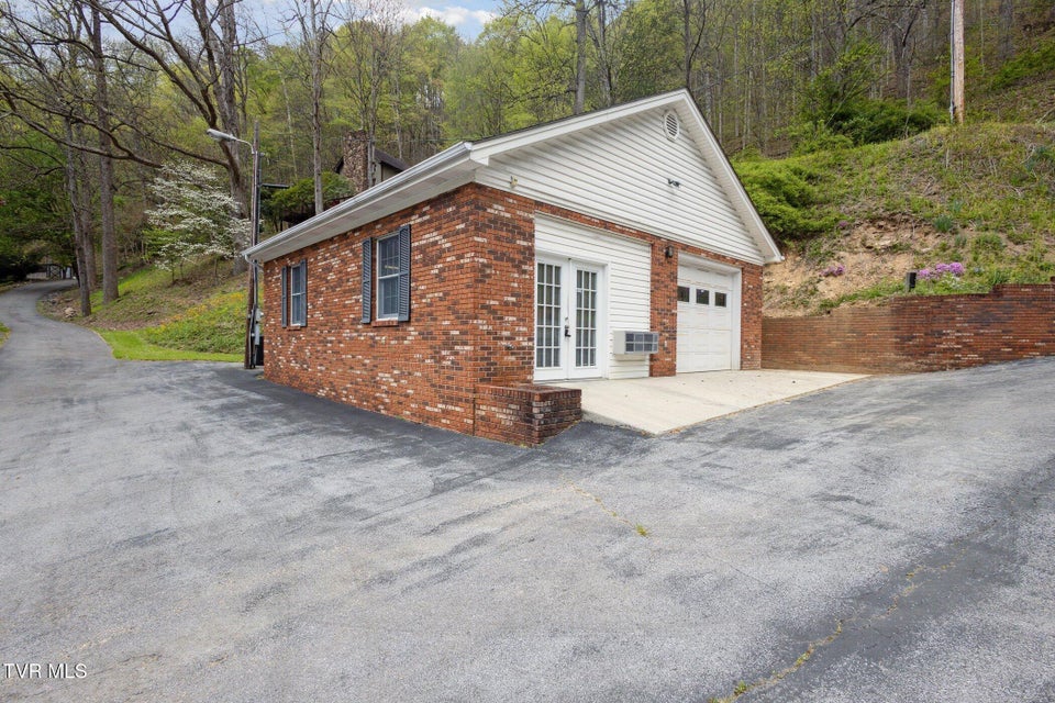 Photo #10: 5268 River Side Drive