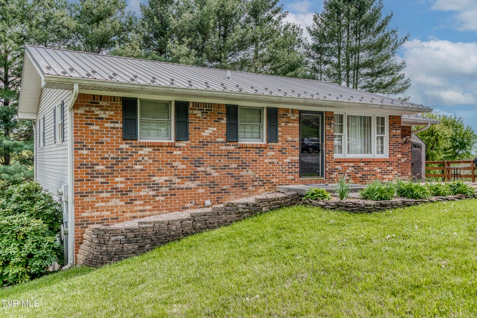 Photo #4: 226 High Oak Drive