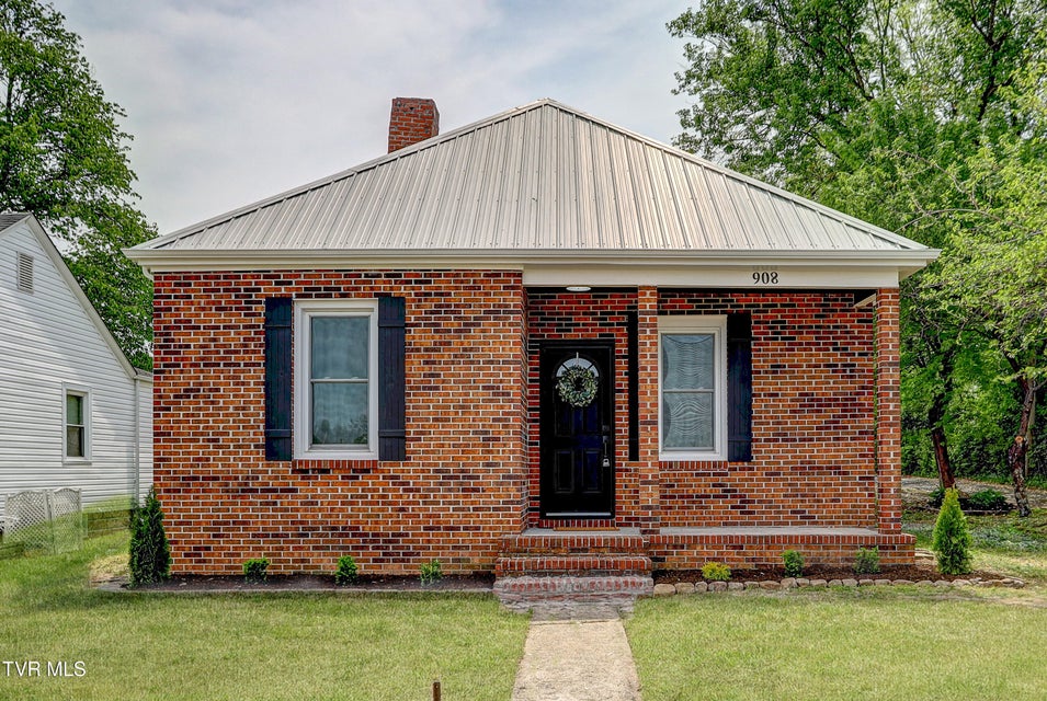 Photo #2: 908 Columbia Road