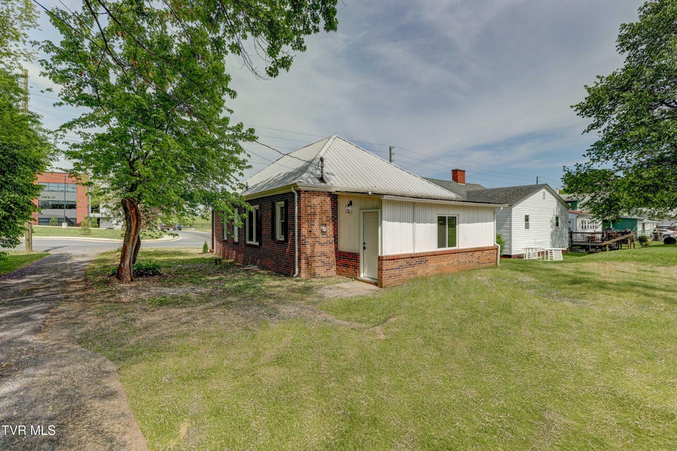 Photo #5: 908 Columbia Road