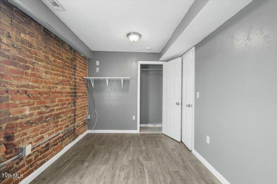Photo #41: 809 Sullivan Street