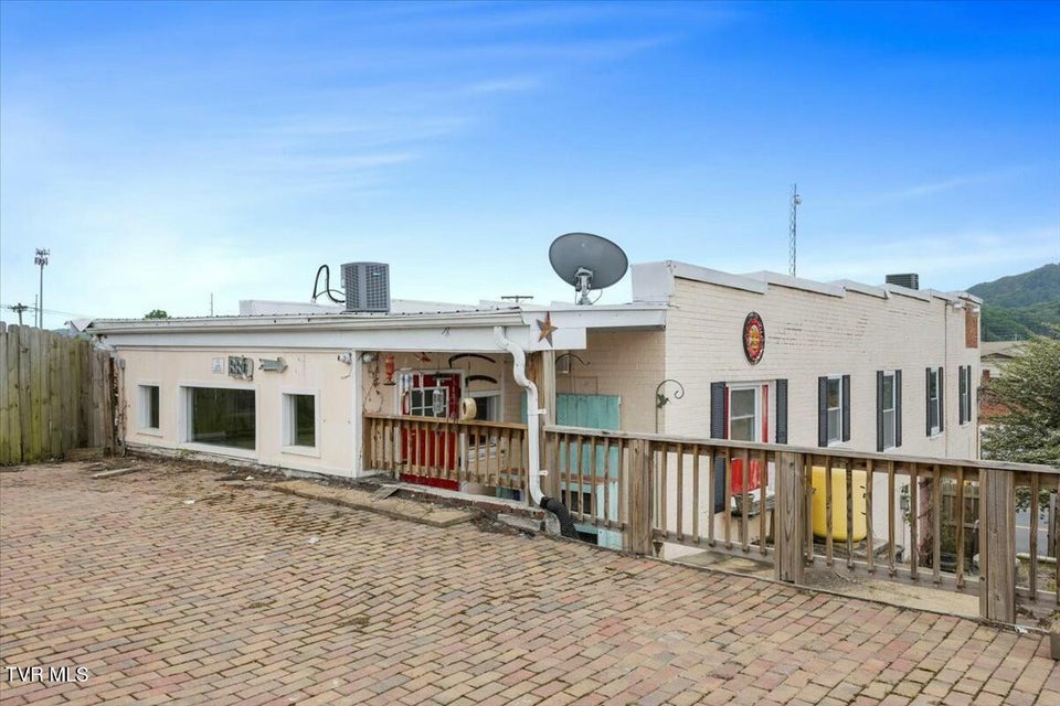 Photo #25: 809 Sullivan Street