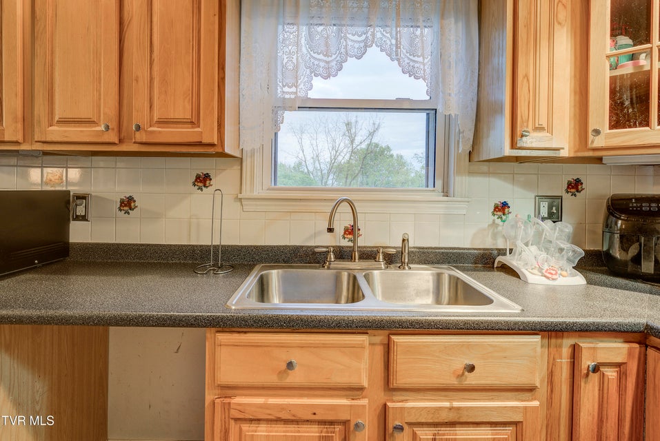 Photo #13: 945 Choctaw Drive