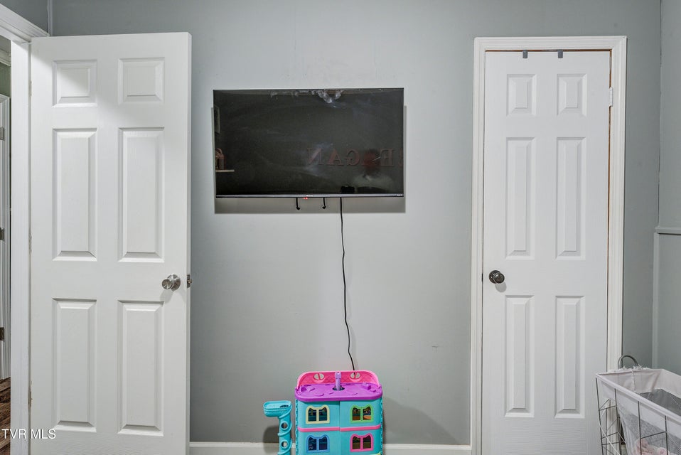 Photo #19: 945 Choctaw Drive