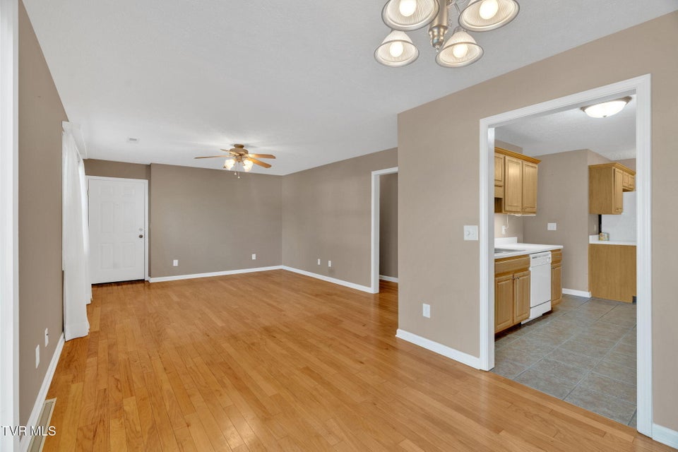 Photo #7: 511 Pilgrim Court