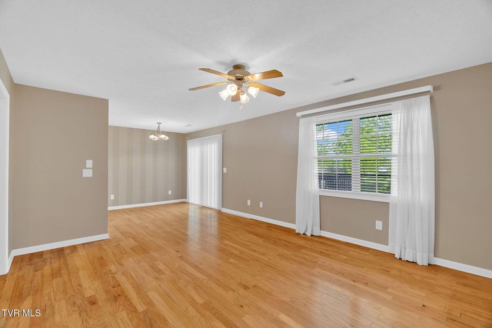 Photo #3: 511 Pilgrim Court