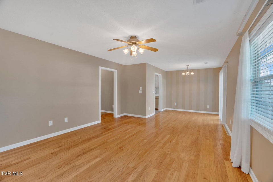Photo #4: 511 Pilgrim Court