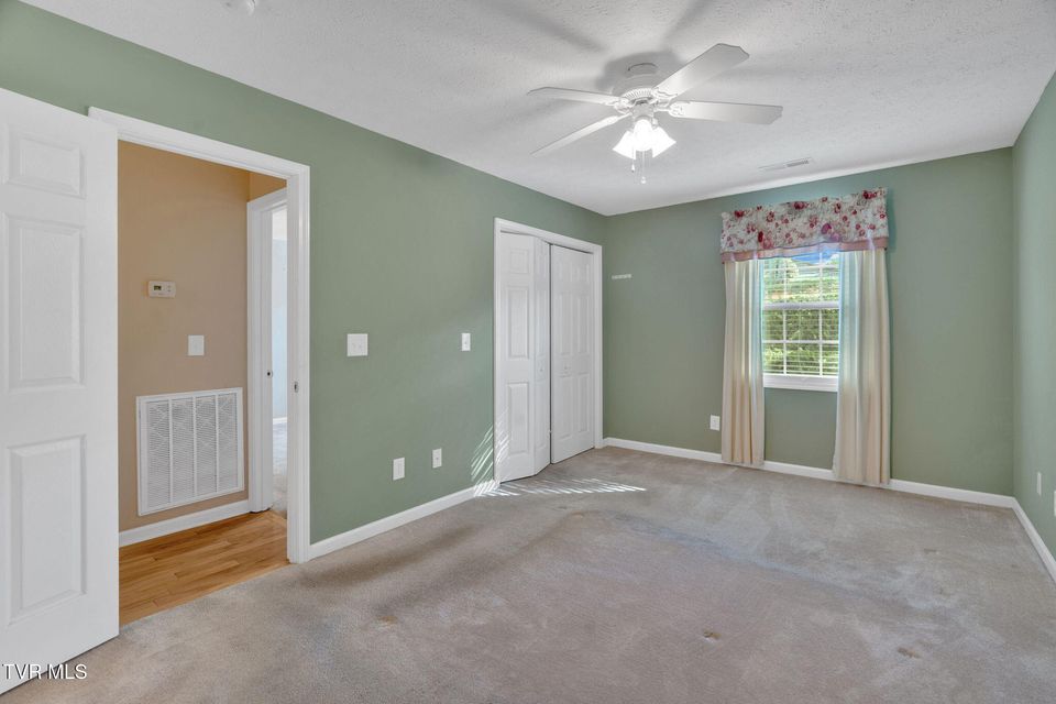 Photo #15: 511 Pilgrim Court