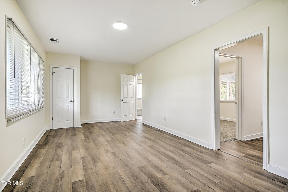 Photo #8: 1313 Putnam Street