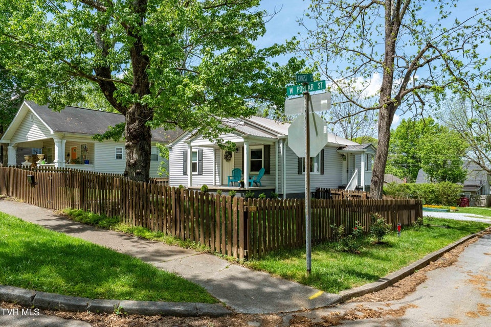 Photo #7: 400 Poplar Street
