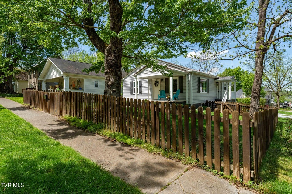Photo #8: 400 Poplar Street