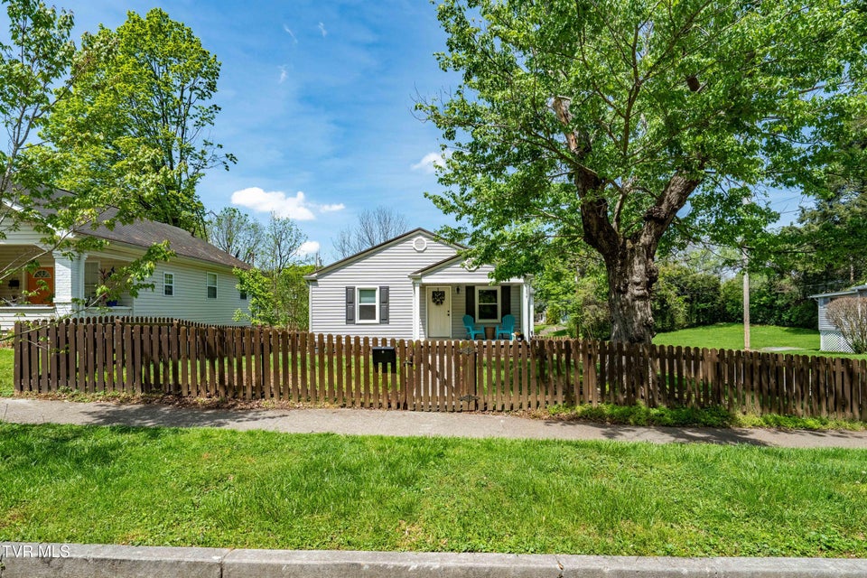 Photo #9: 400 Poplar Street