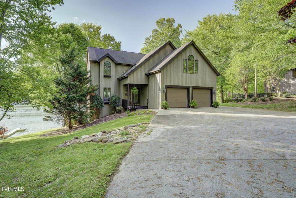 Photo #3: 768 Lake Point Drive