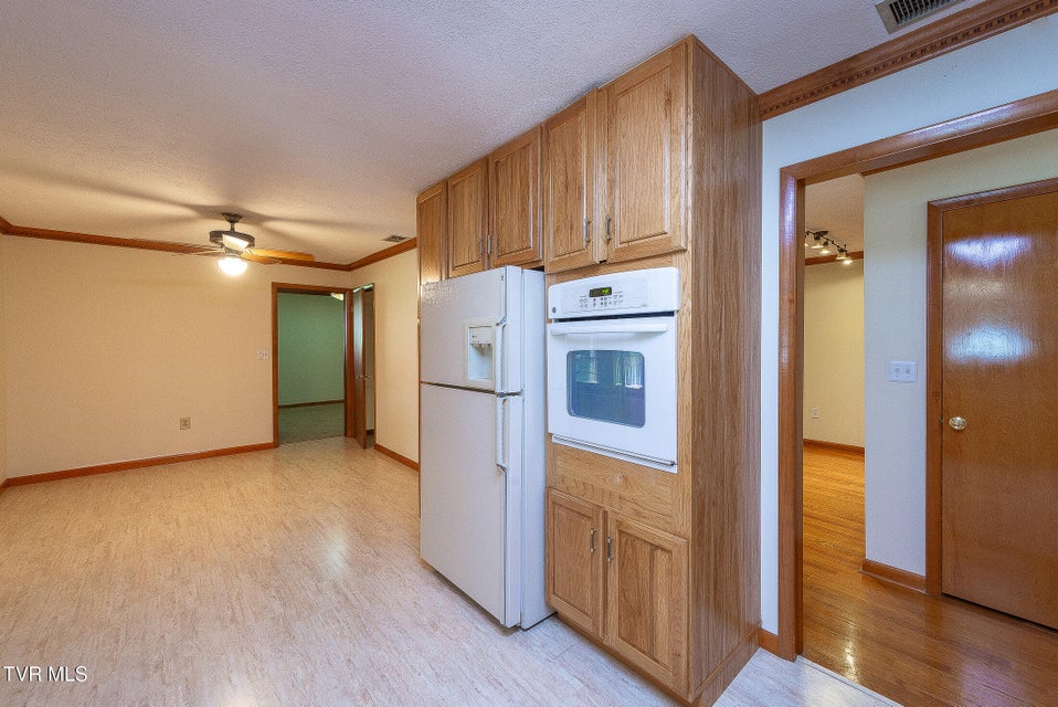 Photo #29: 1853 Midview Street