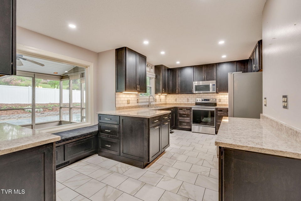 Photo #13: 604 Live Oak Court