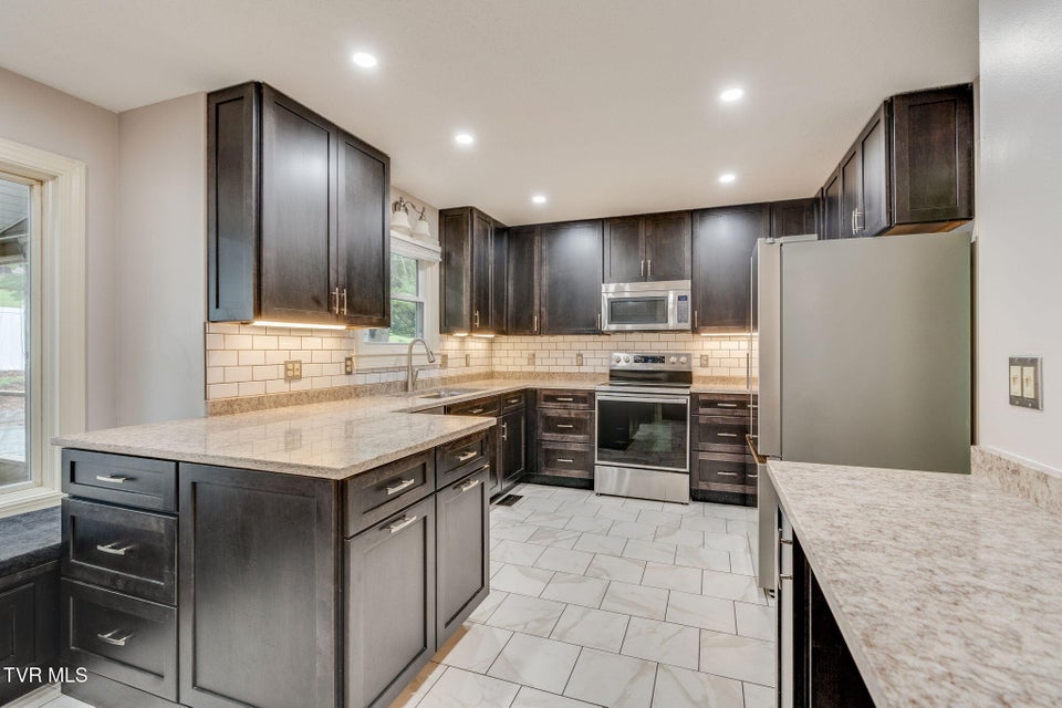 Photo #14: 604 Live Oak Court