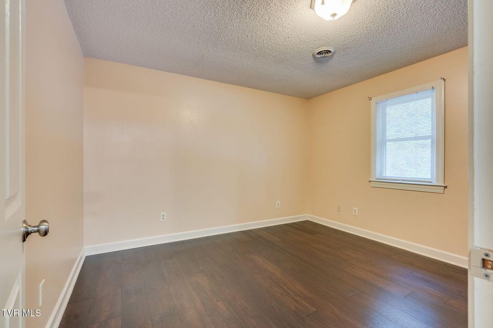 Photo #29: 604 Live Oak Court