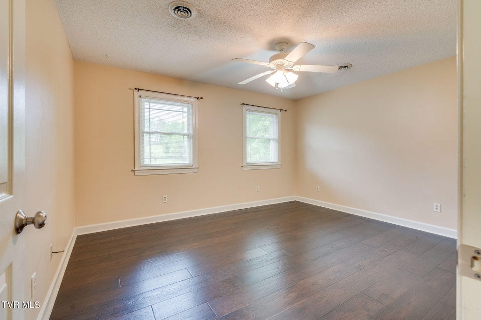 Photo #32: 604 Live Oak Court