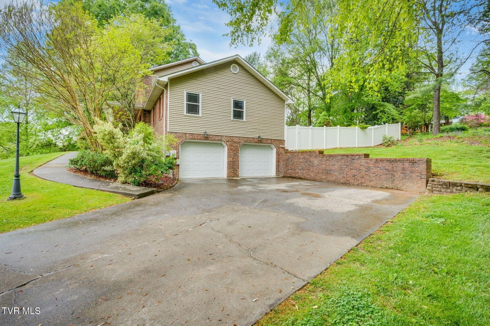 Photo #4: 604 Live Oak Court