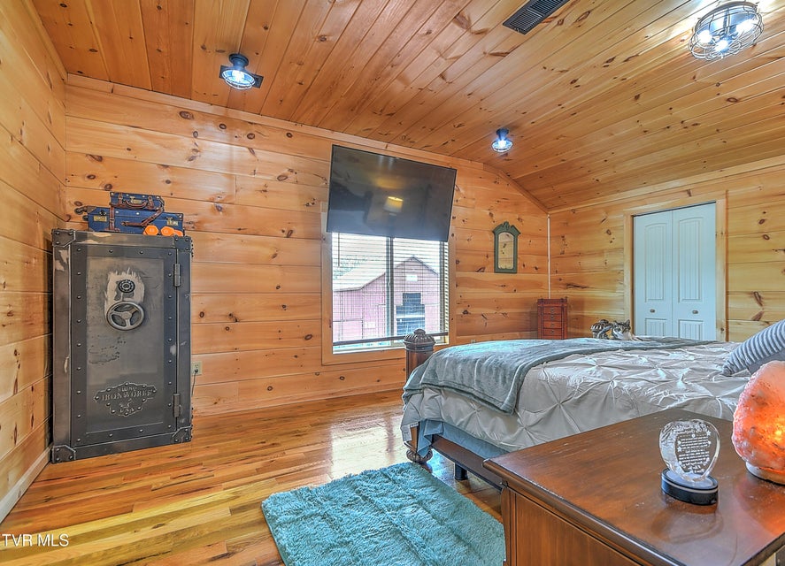 Photo #27: 127 Gillette Road