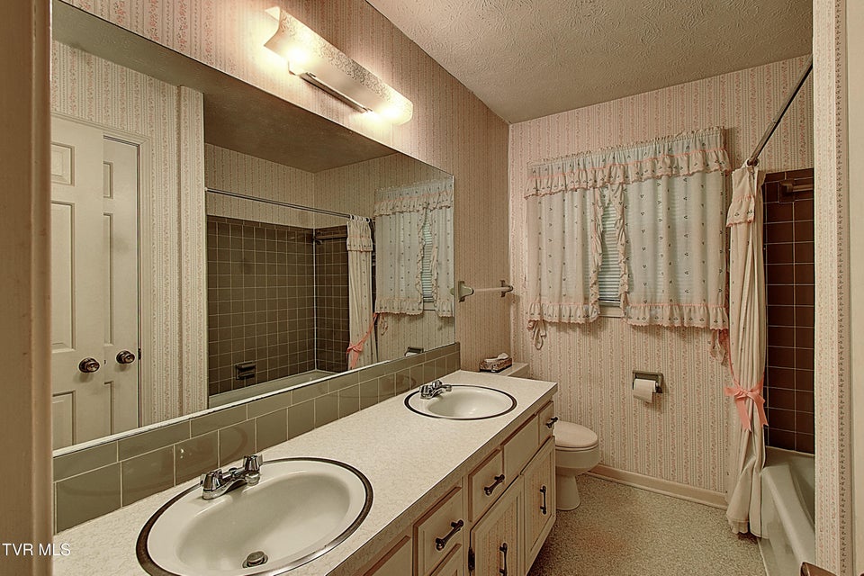 Photo #35: 732 Woodgreen Lane