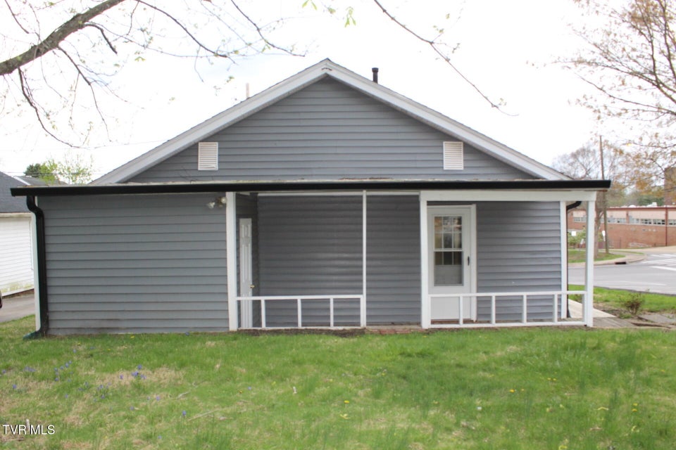 Photo #5: 1653 E Street