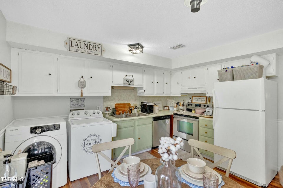 Photo #5: 601 G Street