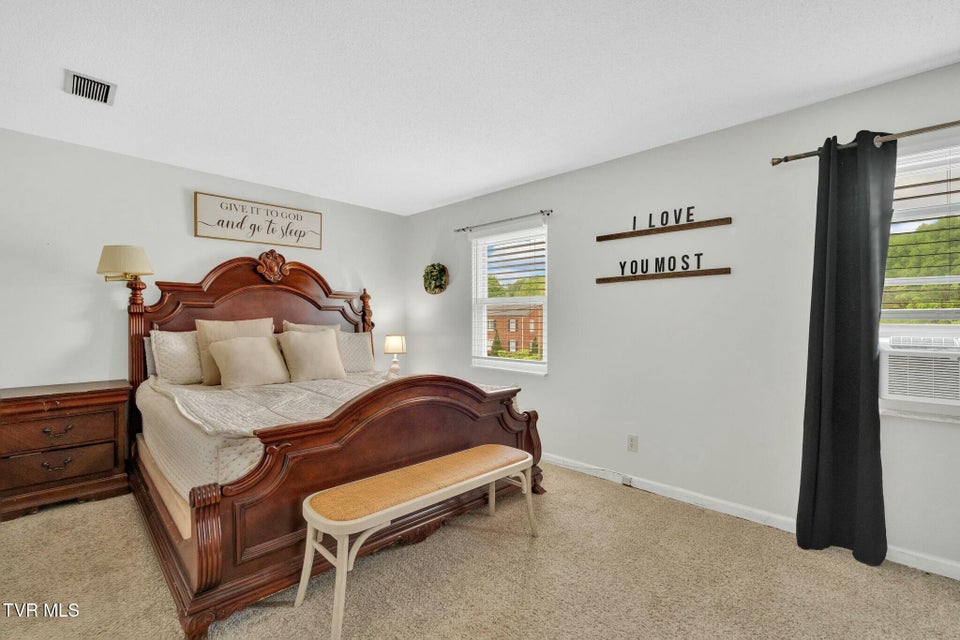Photo #10: 601 G Street