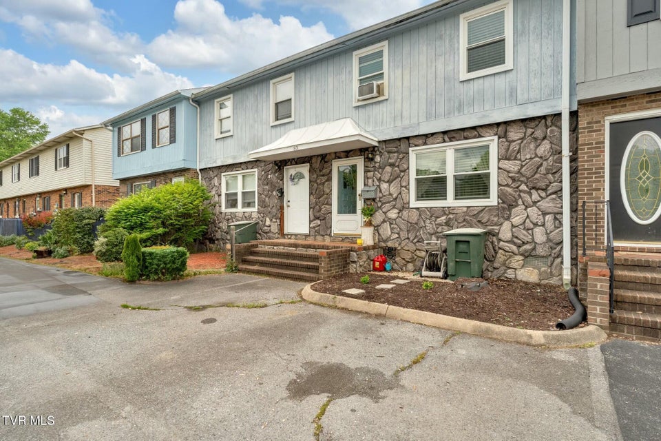 Photo #16: 601 G Street