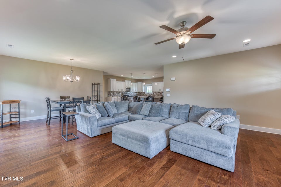 Photo #5: 1447 Lemongrass Drive