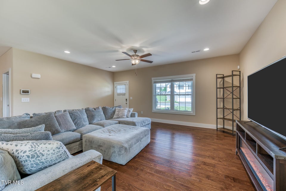 Photo #6: 1447 Lemongrass Drive