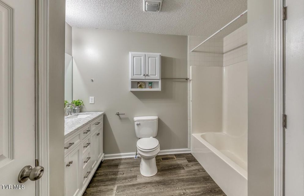 Photo #16: 712 Barton Street