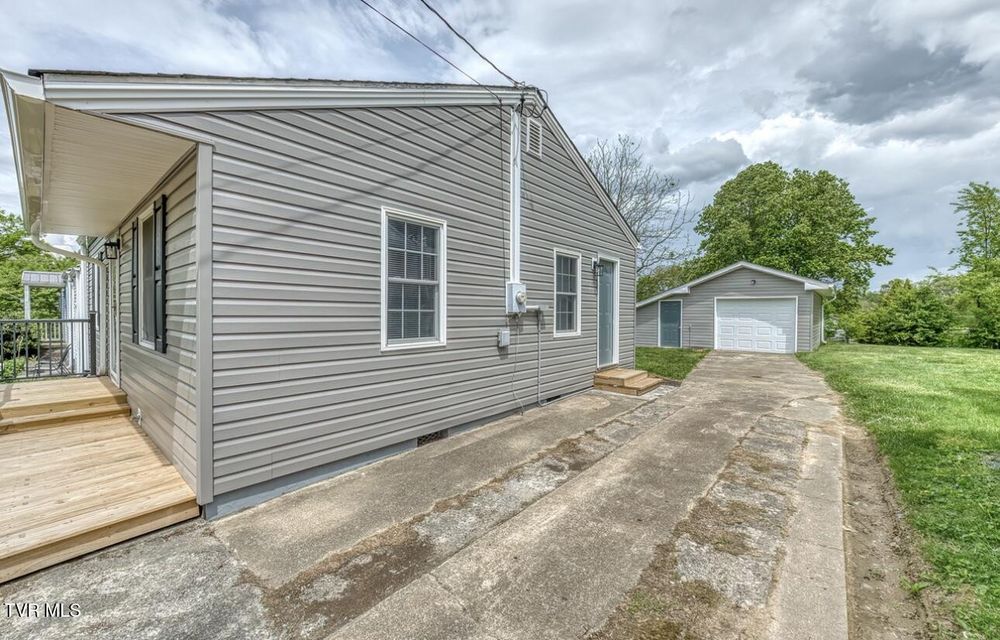 Photo #20: 712 Barton Street