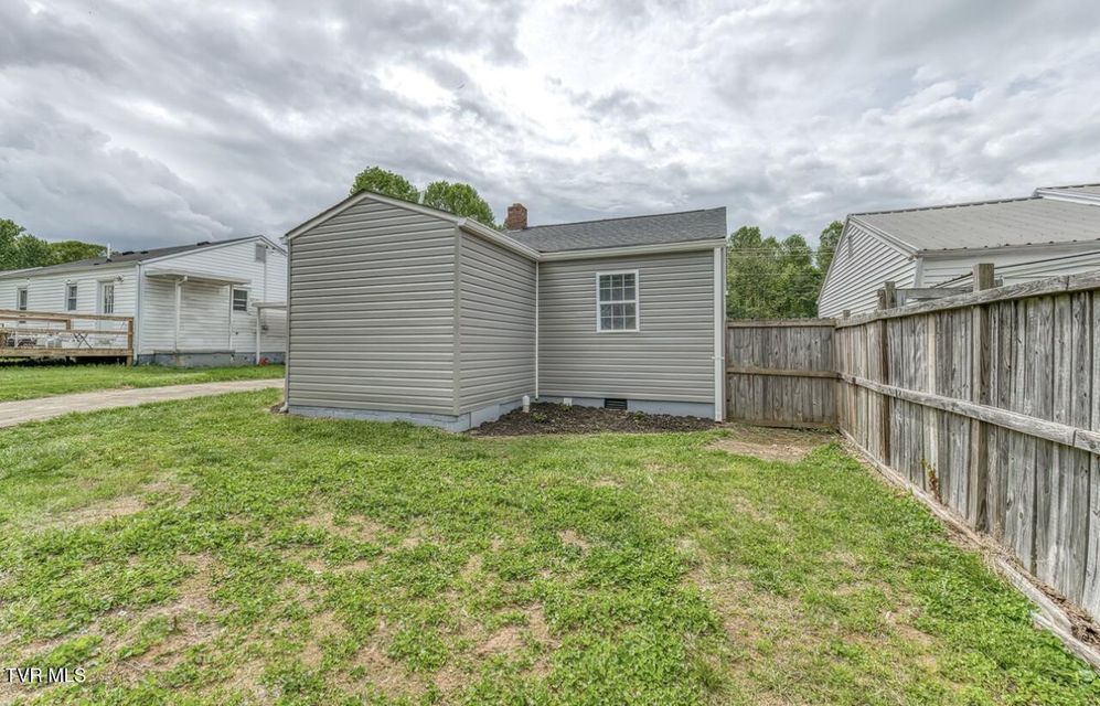 Photo #25: 712 Barton Street