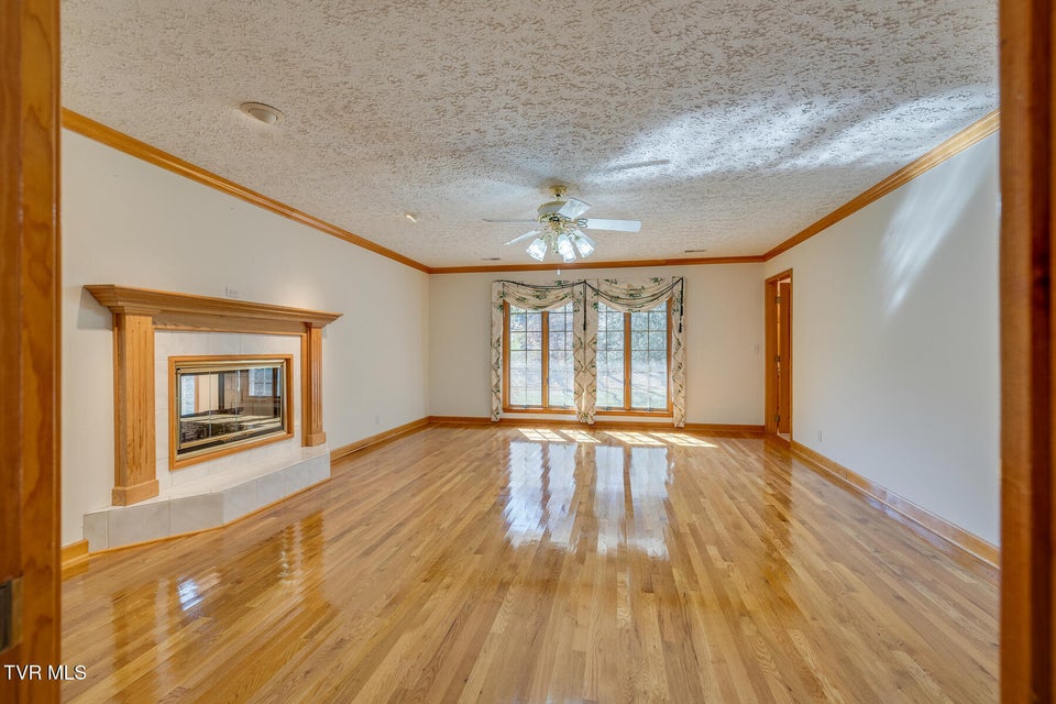 Photo #33: 246 Worthington Drive