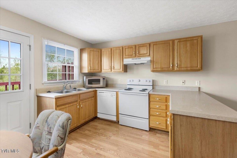 Photo #8: 529 Beaverview Drive