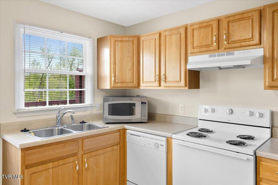 Photo #7: 529 Beaverview Drive