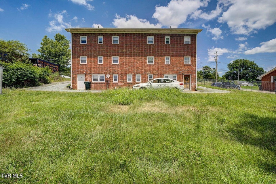 Photo #10: 3411 Walnut Street