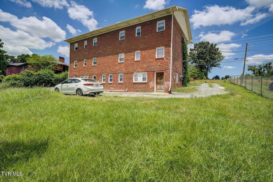 Photo #11: 3411 Walnut Street